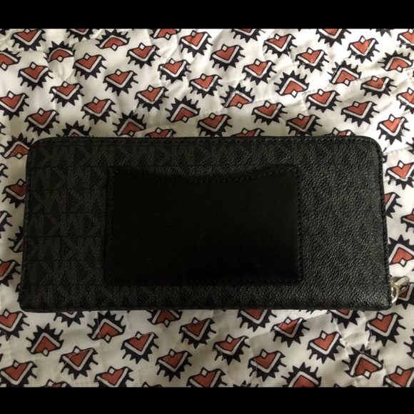michael kors wallet - Picture 3 of 3
